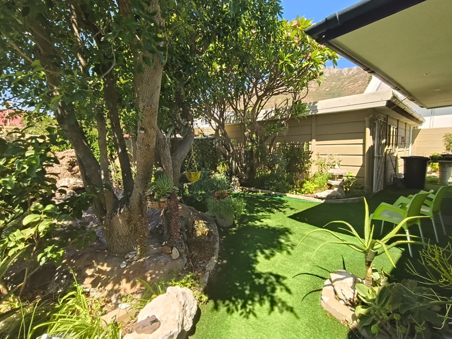 3 Bedroom Property for Sale in Gordons Bay Central Western Cape